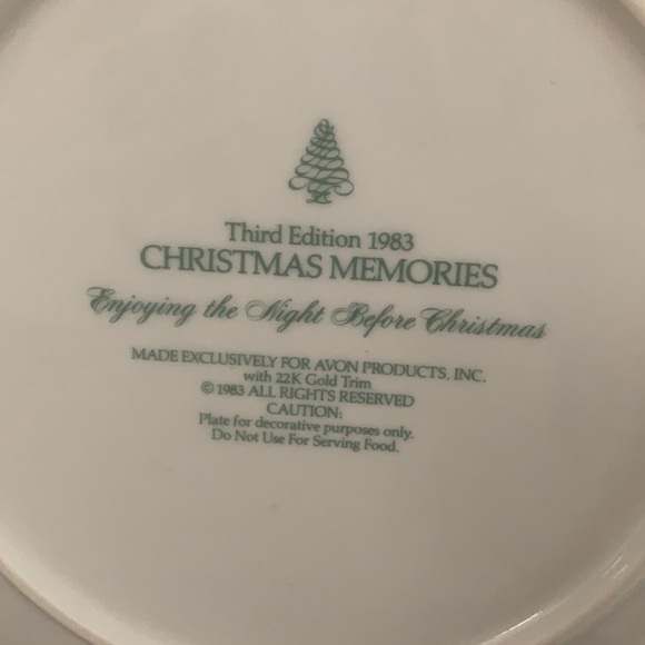 1983 vintage plate of Christmas Memories by Avon - Picture 4 of 5